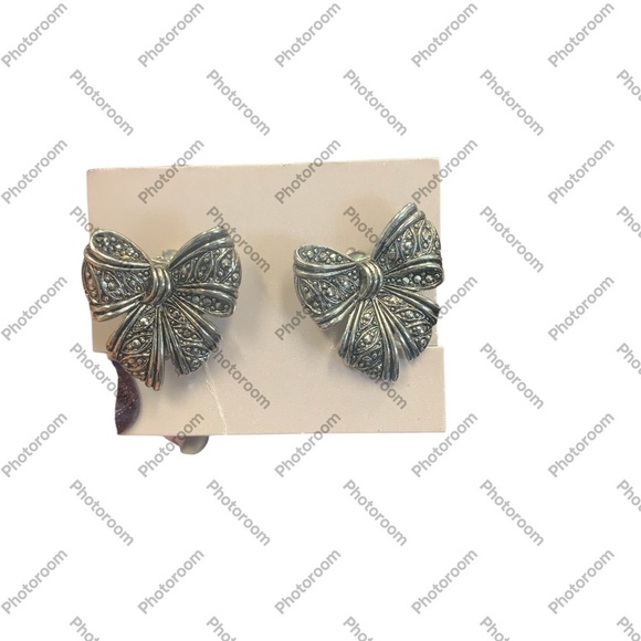 Avon Silver Bow clip Earrings NIB 1990 vintage - Picture 1 of 4